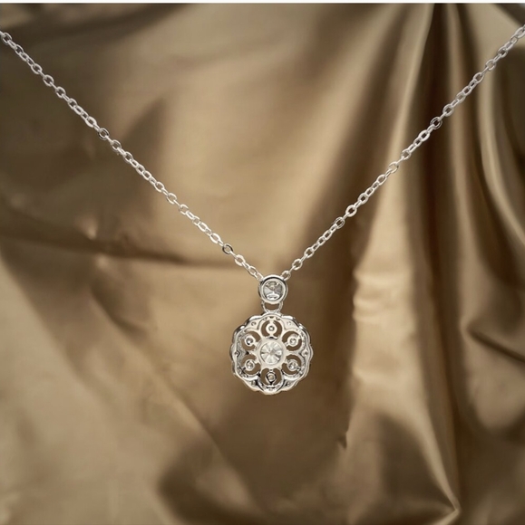 🩶🩶NEW🩶🩶 GORGEOUS!! S925 Silver Round Moissanite Pendant 2kt TW Necklace
